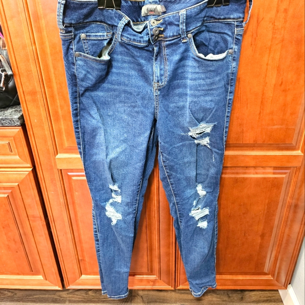 Torrid Med-Wash Distressed Jeggings #86
